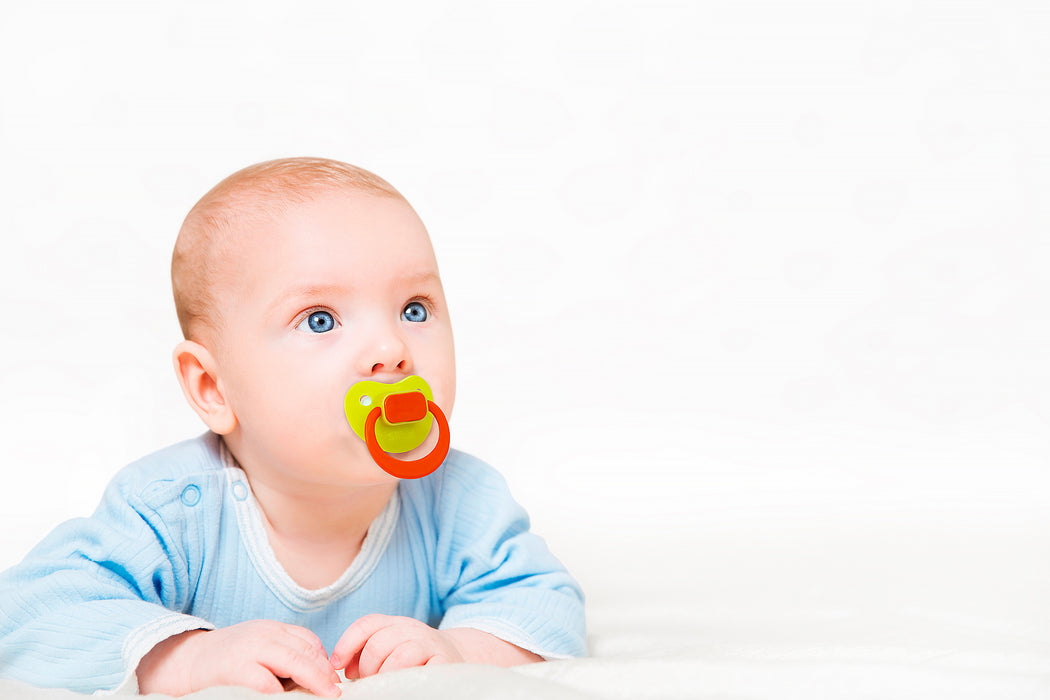 Classic Soother - 6-18 Months | Soothes 95% of Babies | Heart-Shaped BPA-Free Silicone Soothers | Includes Case