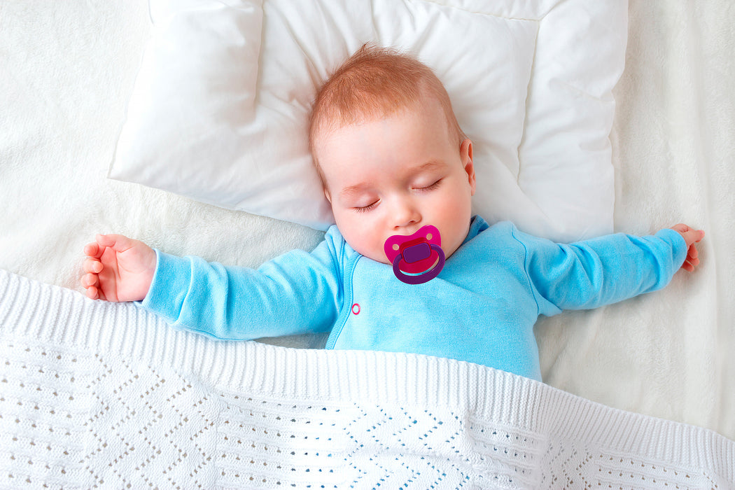 Classic Soother - 6-18 Months | Soothes 95% of Babies | Heart-Shaped BPA-Free Silicone Soothers | Includes Case